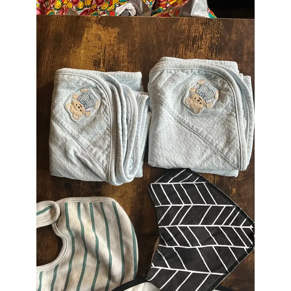 Lot of 8 Baby Bibs and 2 Blankets Various Colors Great Shape